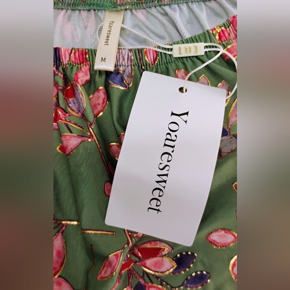 Yoaresweet Off The Shoulder Blouse Floral Women's Sz M NWT 3/4 Flutter Sleeves - Picture 6 of 11